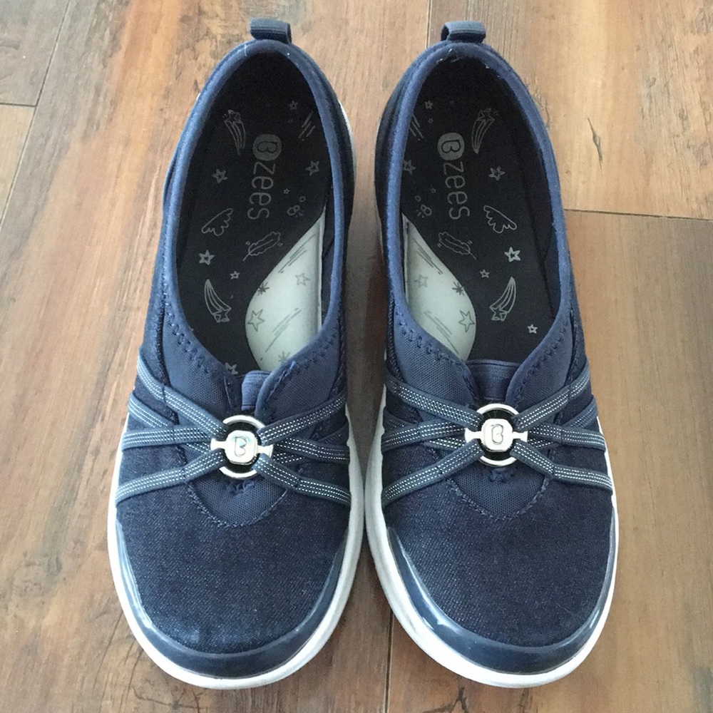 BZEES casual slip on shoes size 8